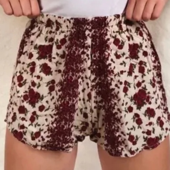 Brandy Melville Red Rose Remi Shorts O/S - Picture 2 of 12